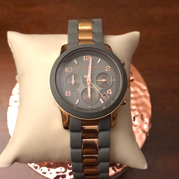 Michael Kors Accessories - Micheal Kors